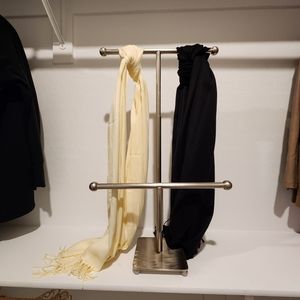 Jewelry accessory holder